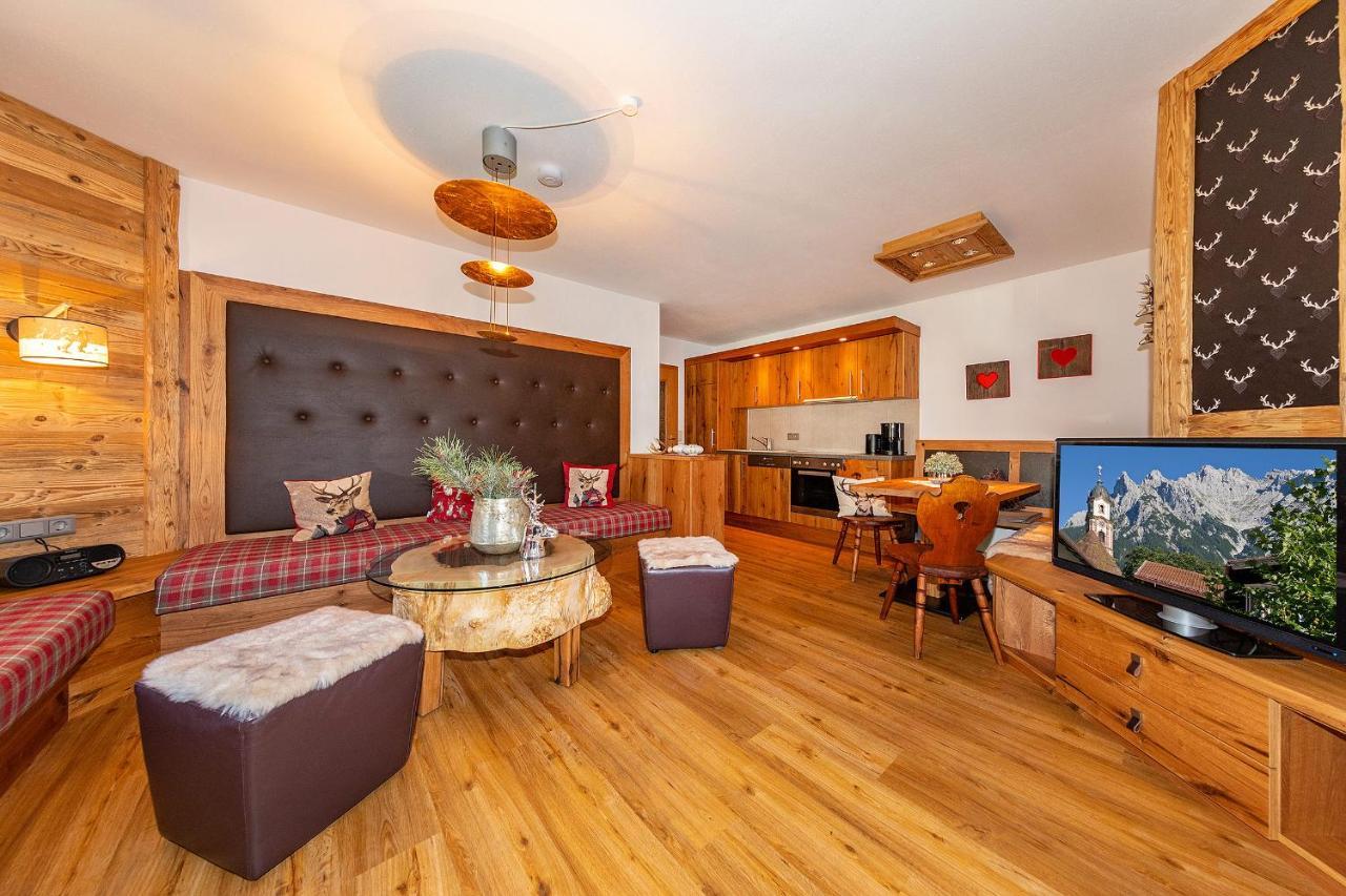 Ferienhaus Alpenblick มิทเทนวัลด์ ภายนอก รูปภาพ